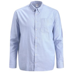 Camicia calibrata uomo azzurra taglie grandi indossata