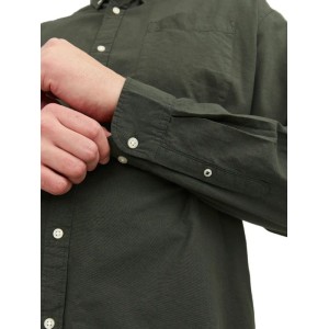 Dettaglio manica lunga camicia taglie forti verde cotone