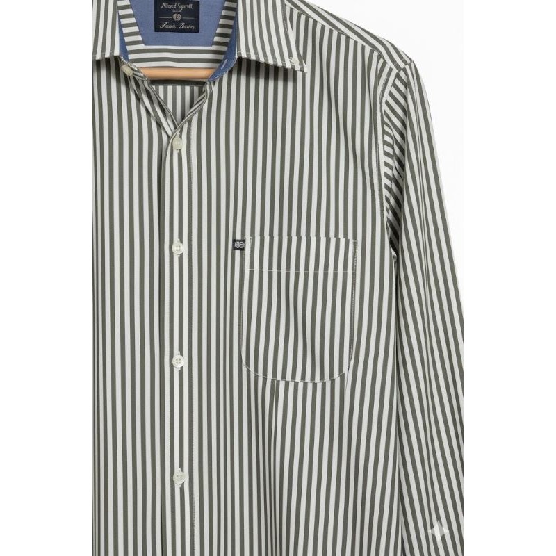 Dettaglio colletto button-down e taschino camicia Ascot Sport taglie comode in cotone