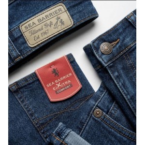 Dettaglio etichetta Extra Comfort Sea Barrier: finiture sartoriali e tessuto elasticizzato 4 stagioni